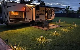 Cozy Camper - Free Parking
